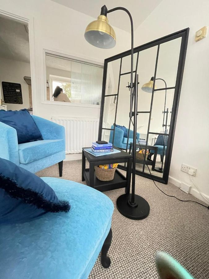 Lovely 1 Bed Home Near Hospital, With Parking & Garden Work Contractor Leisure, Sapphire Cambridge  Exterior photo