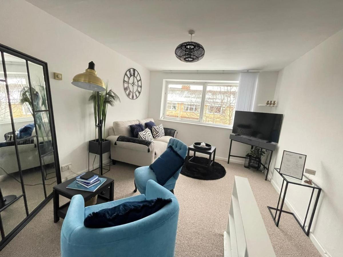 Lovely 1 Bed Home Near Hospital, With Parking & Garden Work Contractor Leisure, Sapphire Cambridge  Exterior photo