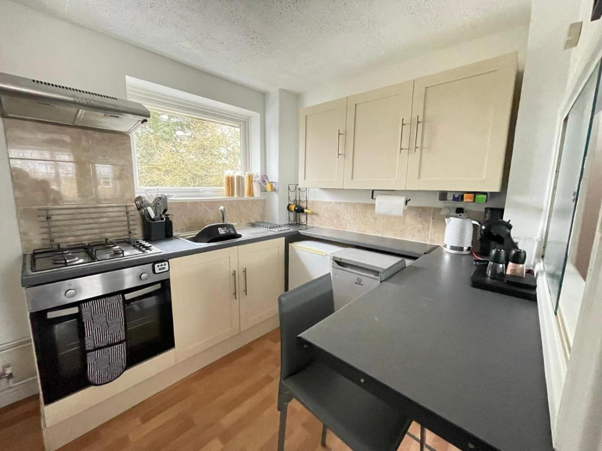 Lovely 1 Bed Home Near Hospital, With Parking & Garden Work Contractor Leisure, Sapphire Cambridge  Exterior photo