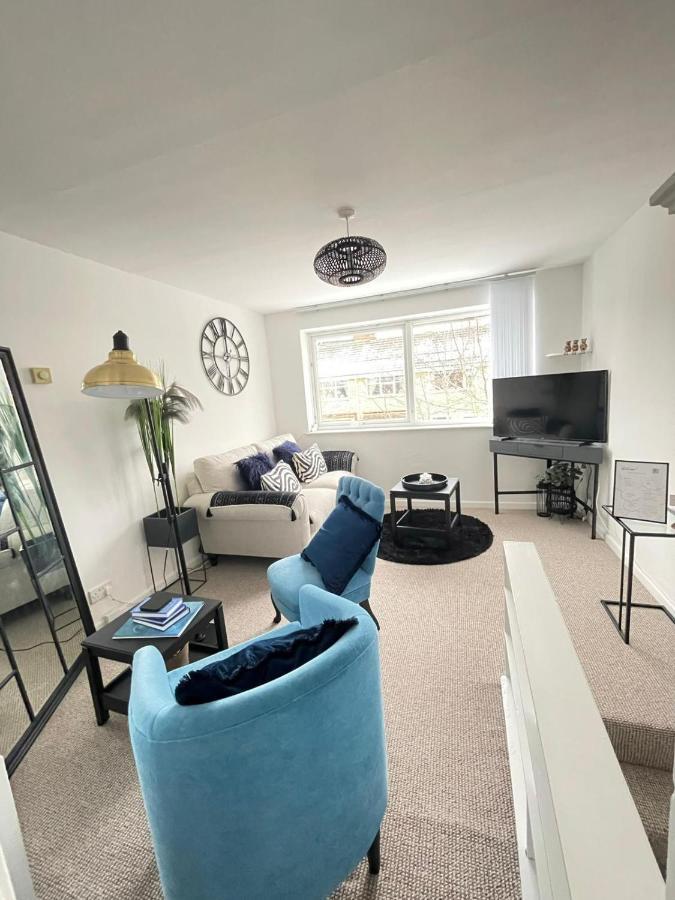 Lovely 1 Bed Home Near Hospital, With Parking & Garden Work Contractor Leisure, Sapphire Cambridge  Exterior photo