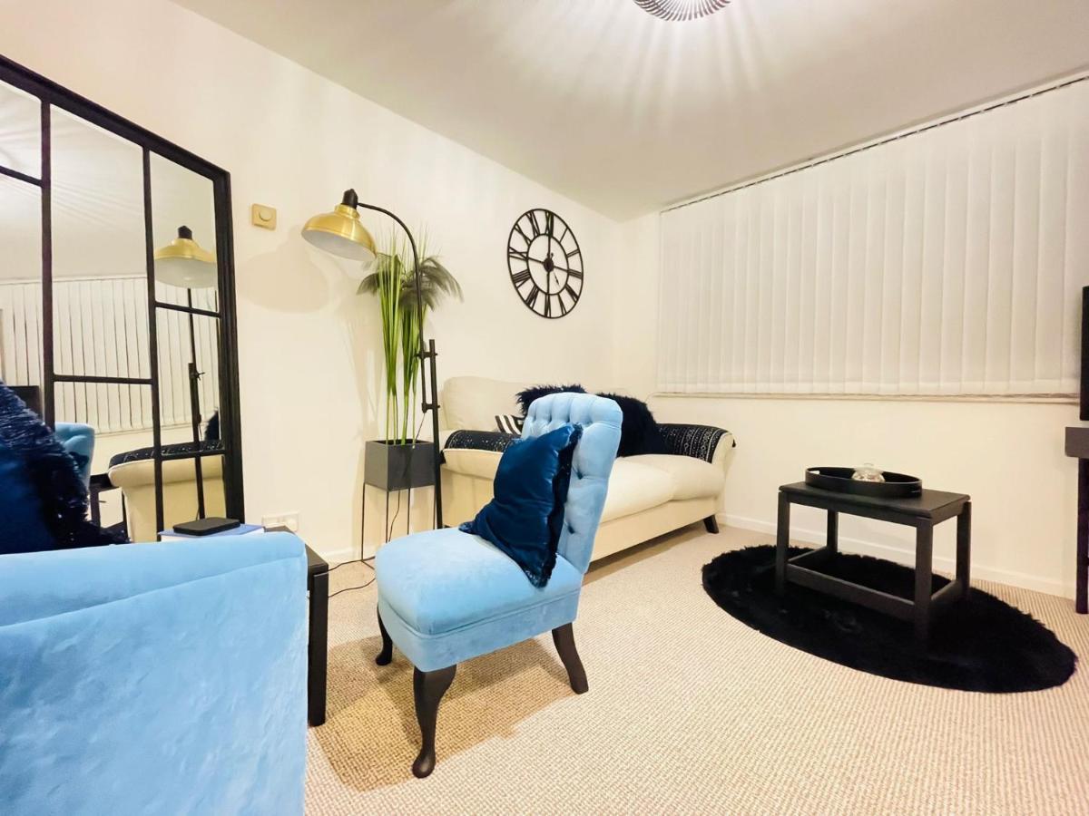 Lovely 1 Bed Home Near Hospital, With Parking & Garden Work Contractor Leisure, Sapphire Cambridge  Exterior photo