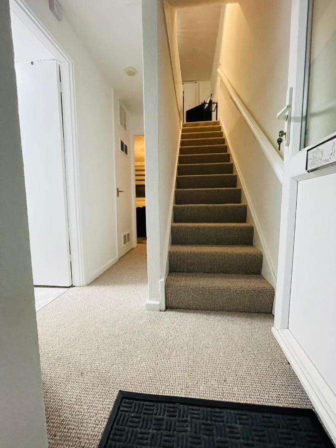 Lovely 1 Bed Home Near Hospital, With Parking & Garden Work Contractor Leisure, Sapphire Cambridge  Exterior photo